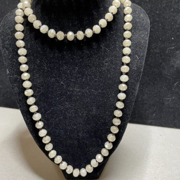 64" Beautiful White Hand Knotted Faceted Glass Flapper Beads Very Vintage 1920's - Picture 6 of 9